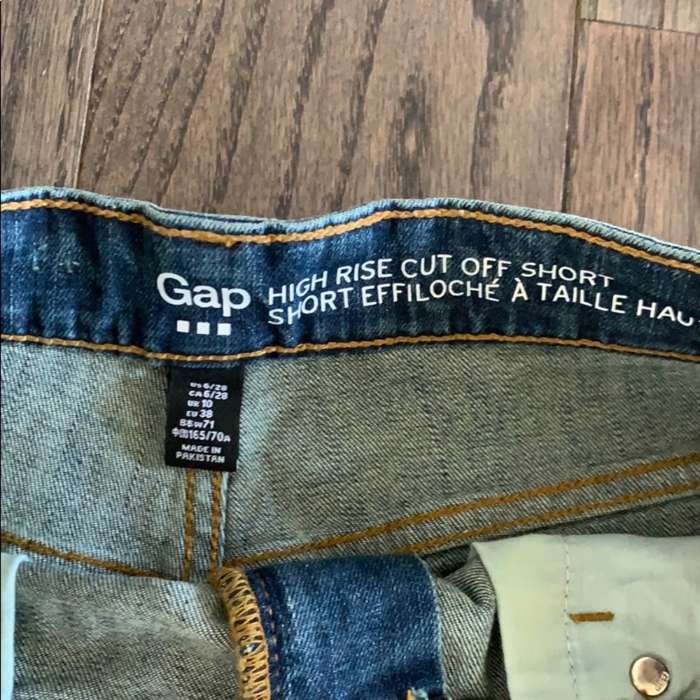 Gap High Rise Cut Offs - Picture 3 of 3